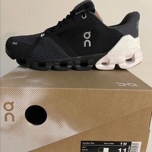 On cloud Cloudflyer Wide Mens Size 10